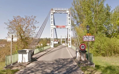 Leszakadt egy közúti híd Franciaországban, halottak