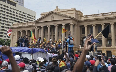 Tüntetők megrohamozták és felgyújtották a Srí Lanka-i miniszterelnök rezidenciáját