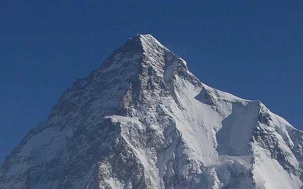 Halottnak nyilvánították a K2 hegycsúcson eltűnt három hegymászót