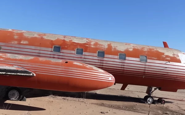 VIDEÓ: Lakókocsivá alakíttatja a YouTuber Elvis Presley magánrepülőjét
