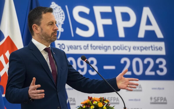 Eduard Heger a külügyminisztérium és a Szlovák Külpolitikai Társaság (Slovenská spoločnosť pre zahraničnú politiku) által rendezett konferencián (TASR-kép)