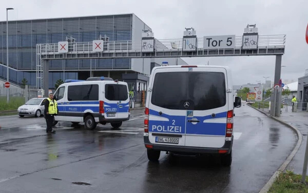 Lövöldözés történt a Mercedes-gyárban – egy ember meghalt, egy súlyosan megsérült