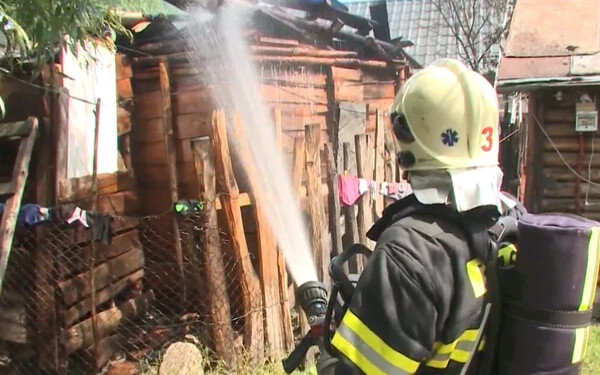 Gyufával játszott a hatéves kisfiú – felgyújtotta a házat