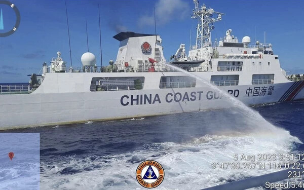 Kínai hajókkal ütközött két Fülöp-szigeteki hajó a Dél-kínai-tenger vitatott térségében
