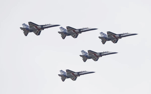 Tajvan közelében egy nap alatt 43 kínai katonai repülőgépet észleltek