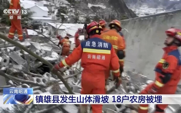 Több tucat embert temetett maga alá egy földcsuszamlás Kínában
