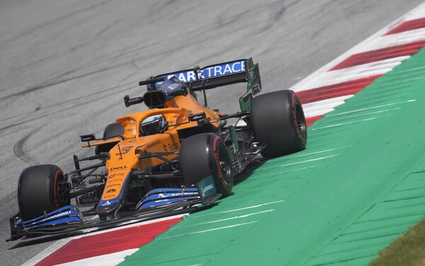 Olasz Nagydíj – Ricciardo nyert Monzában, Hamilton és Verstappen kiesett