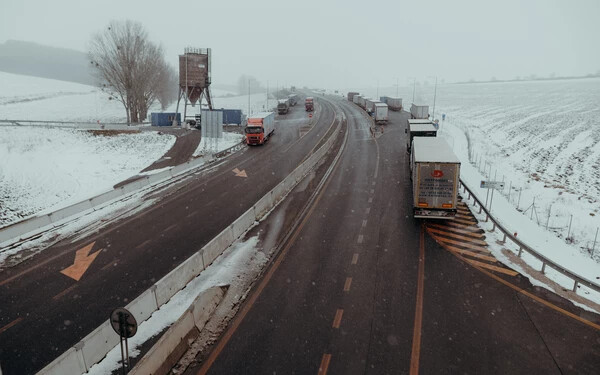 A szlovák rendőröket az autópálya és a vele párhuzamos mellékúton sem láttuk