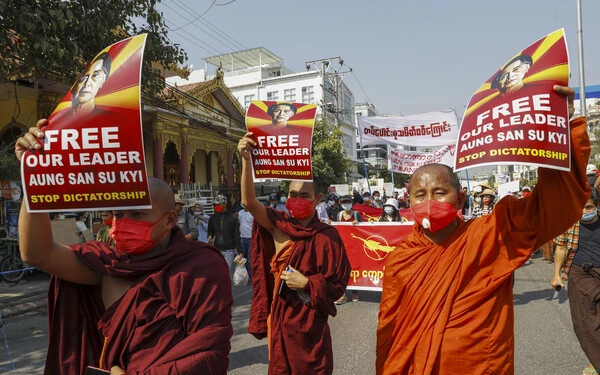 mianmar tüntetés