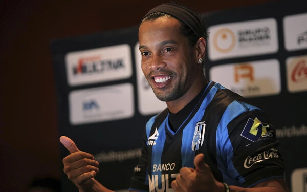 Ronaldinho a Fluminensénél folytatja pályafutását
