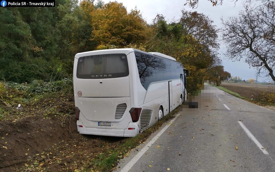 Tragikus baleset – fának ütközött egy munkásokat szállító autóbusz 