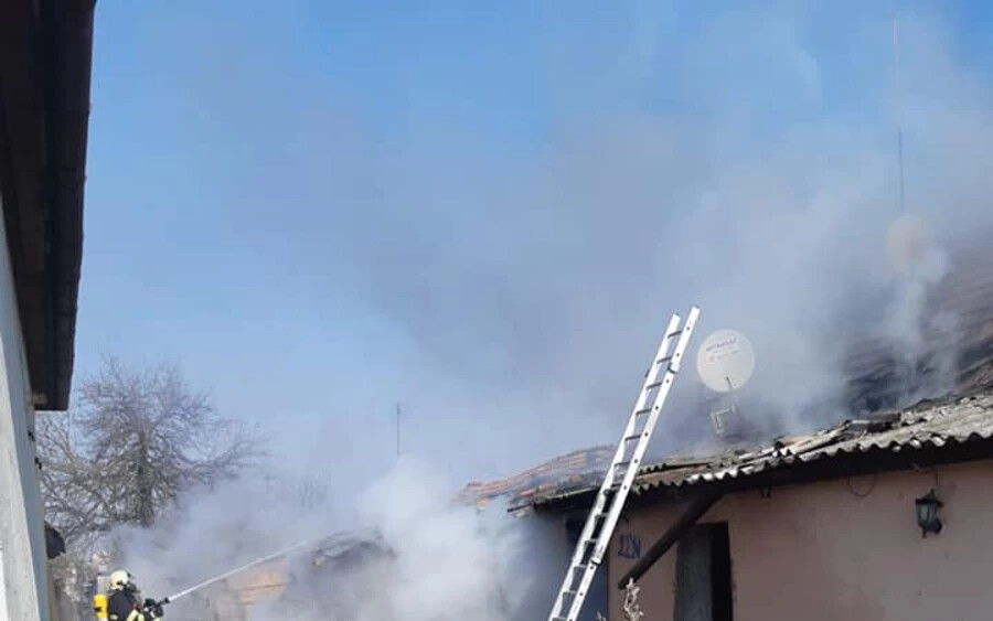 Kigyulladt egy ház az Érsekújvári járásban, egy ember meghalt
