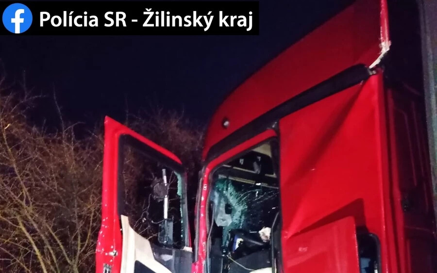 Tragikus baleset – Felismerhetetlenségig összeroncsolódott a furgon, egyik sofőr sem élte túl