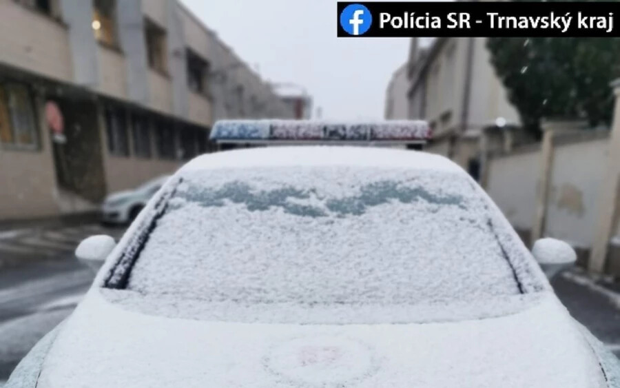 Több baleset is történt a sűrű havazás miatt Nagyszombat megyében