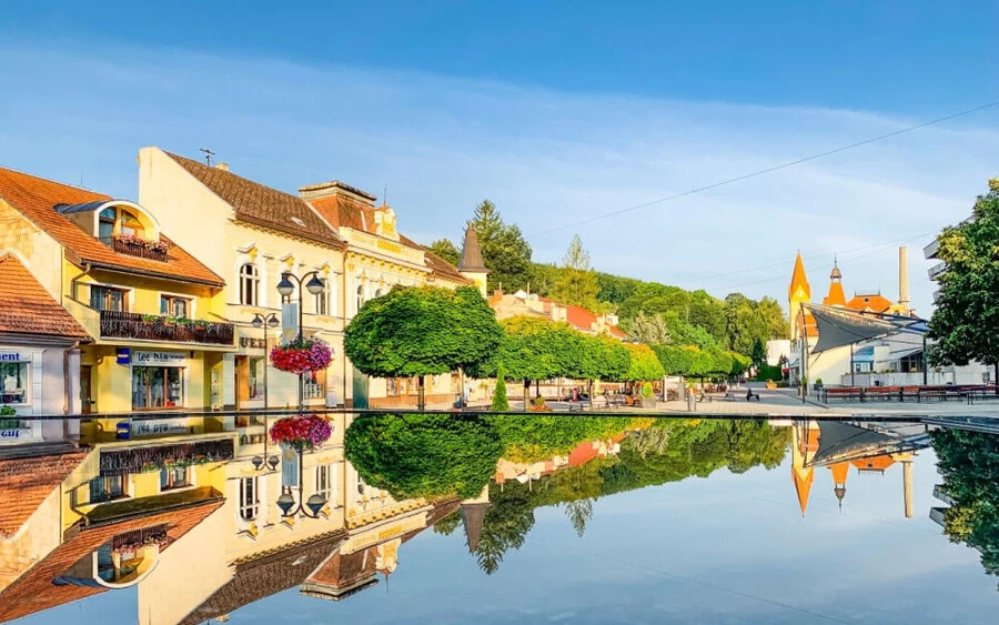 Stubnyafürdő (Turčianske Teplice): A négyezer lakosú fürdőváros tavaly 65 ezer látogatót vonzott, akiknek túlnyomó többsége szlovákiai volt. A külföldi turisták száma kevesebb mint ezer. A legnépszerűbb látnivalók a keleti Hammam-fürdő.