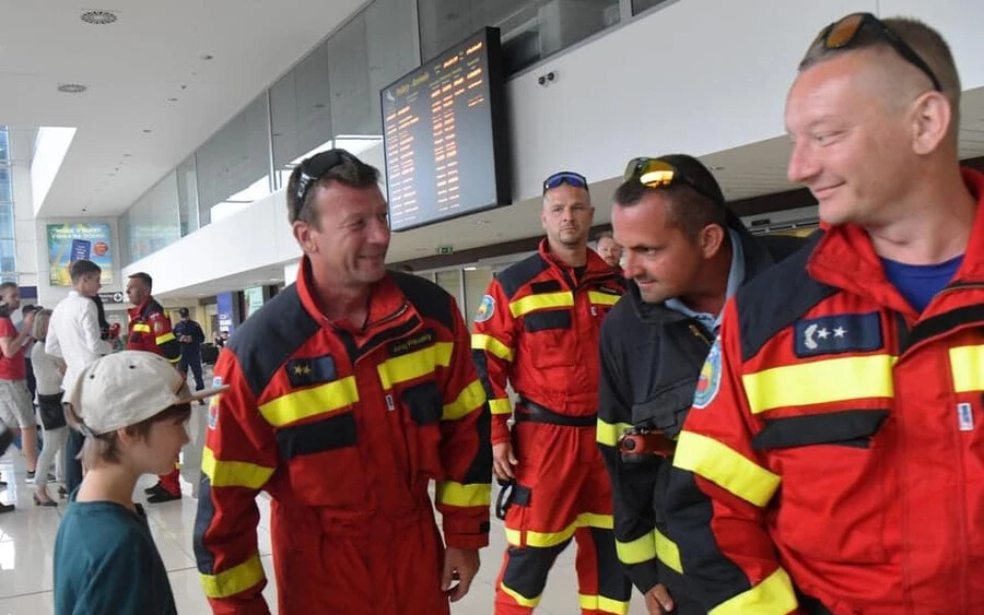 Hazatért Görögországból a szlovákiai tűzoltók egy csoportja (FOTÓK)