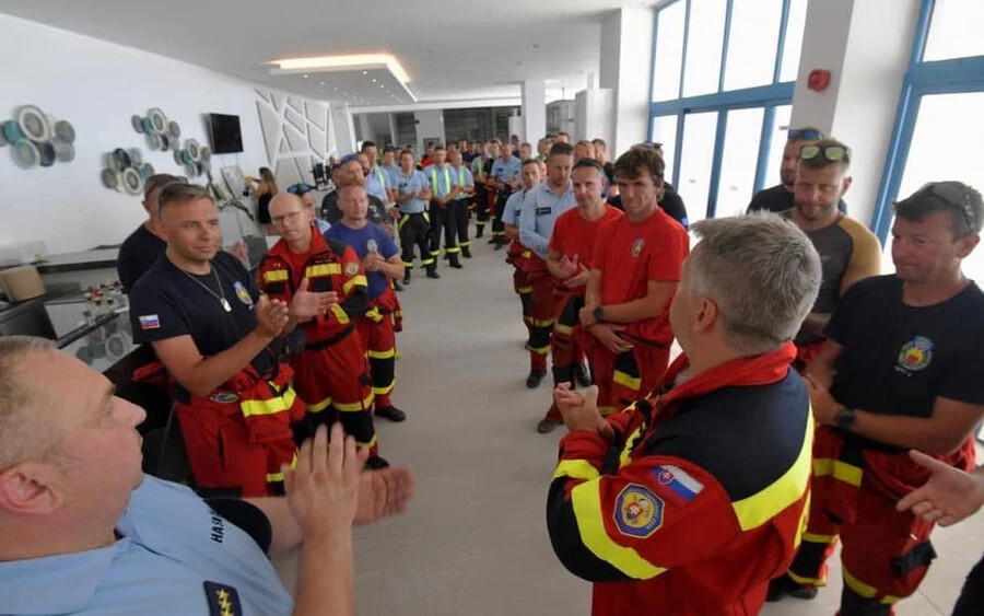 Hazatért Görögországból a szlovákiai tűzoltók egy csoportja (FOTÓK)