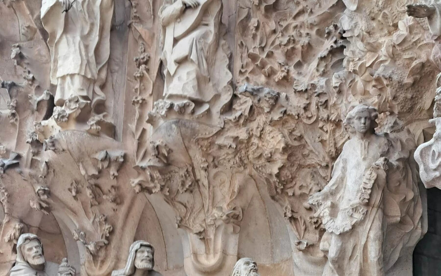 A Sagrada Família árnyékában
