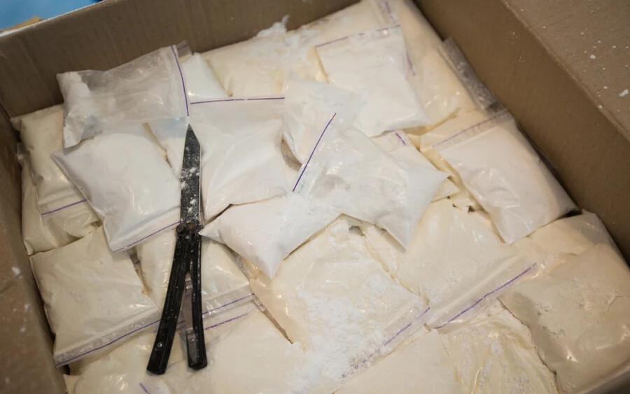 Évek óta jelentős mennyiségű kokainszállítmányt most partra a víz Florida parjainál. Csak júniusban a parti őrség közel 6 és fél tonna kokaint foglalt le a Karib-tengeren és az Atlanti-óceánon. A kábítószer értéke nagyjából 186 millió dollár. 