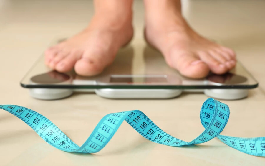 A kutatók egy európai kongresszuson elmondták: a 30 éves koruk előtt legalább 12,7 kilogram túlsúlyt cipelő férfiak esetében 27 százalékkal több eséllyel alakulhat ki prosztatarák.