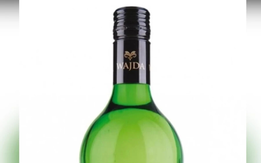 A termék a Svatováclavské víno biele polosladké (fehér félédes) feliratot viseli L 200-as gyártási számú, 2020. április 9-i gyártási dátummal. A bort 1x1 literes és 6x1 literes kiszerelésben árulták. 