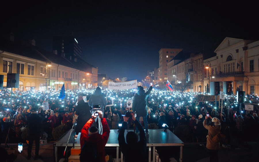 A fagyos időjárás ellenére a kassai tüntetésen is legalább háromezren vettek részt (Németi Róbert felvétele)