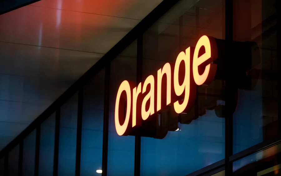 Az Orange szerint a bejelentett, legfeljebb 20 perces kiesés után a készüléknek automatikusan vissza kell lépnie a hálózatba. Ha azonban ez nem történik meg, a szolgáltató azt javasolja, hogy kapcsolják ki és be a készüléket.