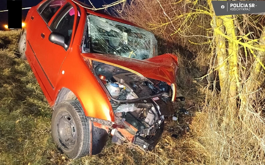TRAGÉDIA: Két autó ütközött frontálisan – elhunyt a sofőr, akinek nem volt bekapcsolva a biztonsági öve