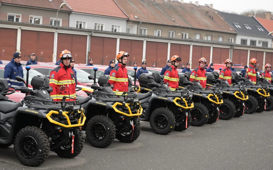 Új járműveket kaptak a tűzoltók (FOTÓK)