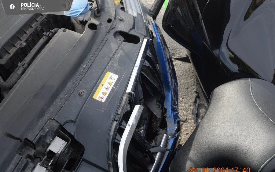 Súlyos baleset Szapon – Egy személyautó és egy motoros ütközött