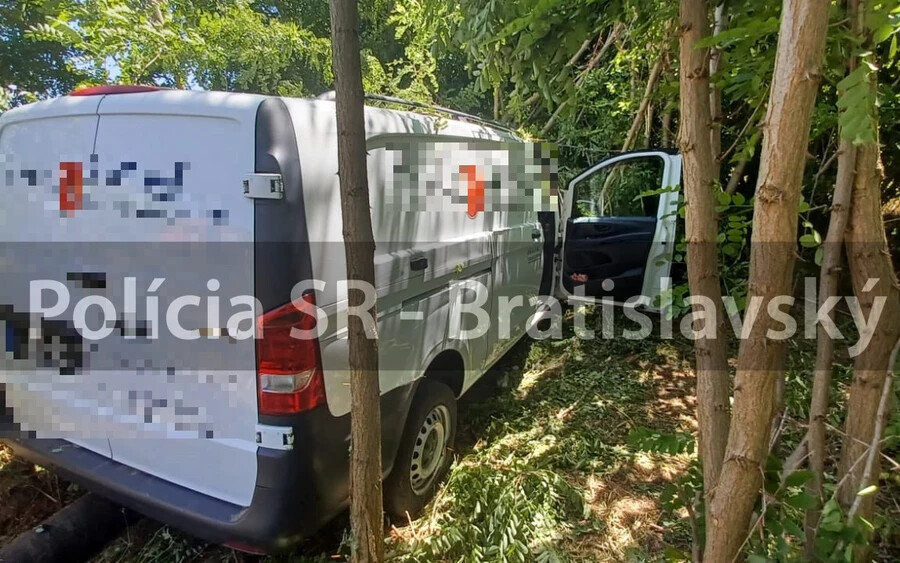 SÚLYOS BALESET: Lesodródott az autópályáról egy jármű, az utasok súlyosan megsérültek