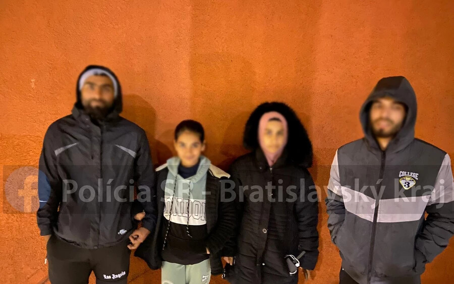 Több mint 60 illegális bevándorlót csípet nyakon a rendőrség a szlovák–magyar határnál (FOTÓK)