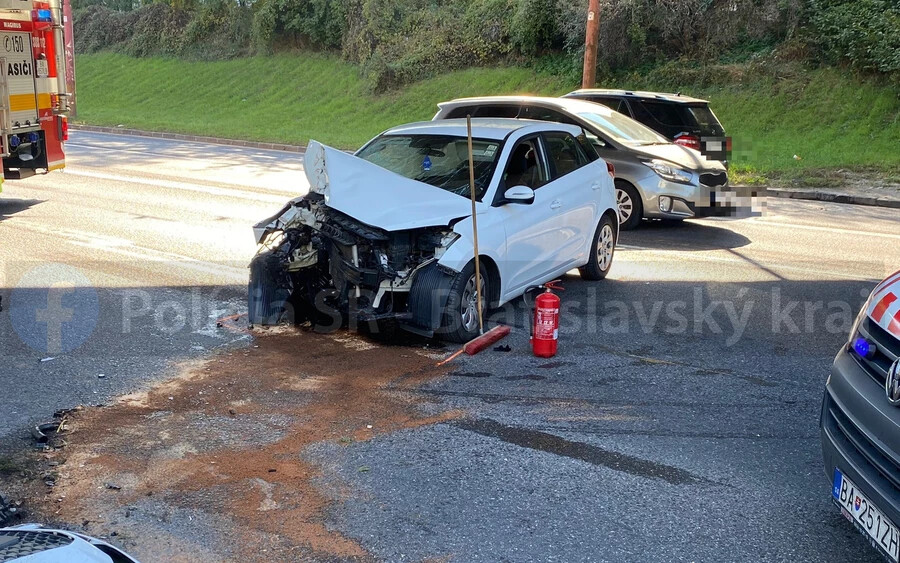 TRAGÉDIA: Oszlopnak ütközött egy sofőrnő, utastársa szörnyethalt a balesetben