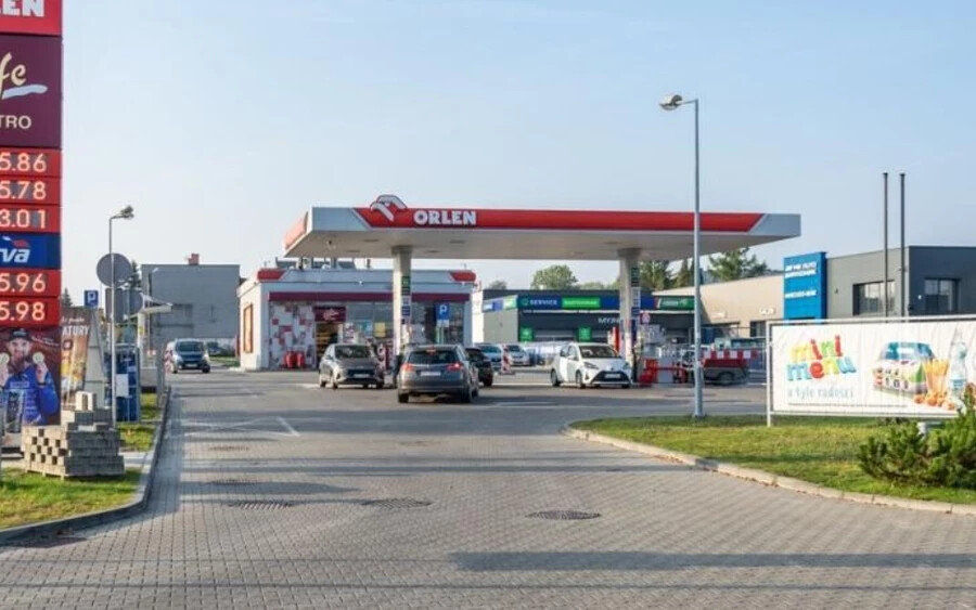  A következő napokban megkezdődik a jelenleg Lukoil márkanév alatt működő 79 magyarországi benzinkút átnevezése. Emellett további 103 magyarországi és szlovákiai kutat vesz át, ebből 64-et Magyarországon, 39-et pedig Szlovákiában.