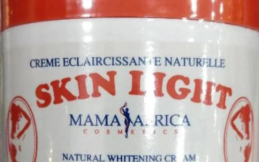A Mama Africa Skin Light fehérítő krém a Mama Africa Cosmetics termékcsaládtól szintén veszélyes lehet. A csomagolásán található összetevők listája a metilklorizotiazolinon és metilizotiazolinon tartósítószerek keverékét tartalmazza, ami sérti az Európai Parlament kozmetikai termékekre vonatkozó rendeletét.