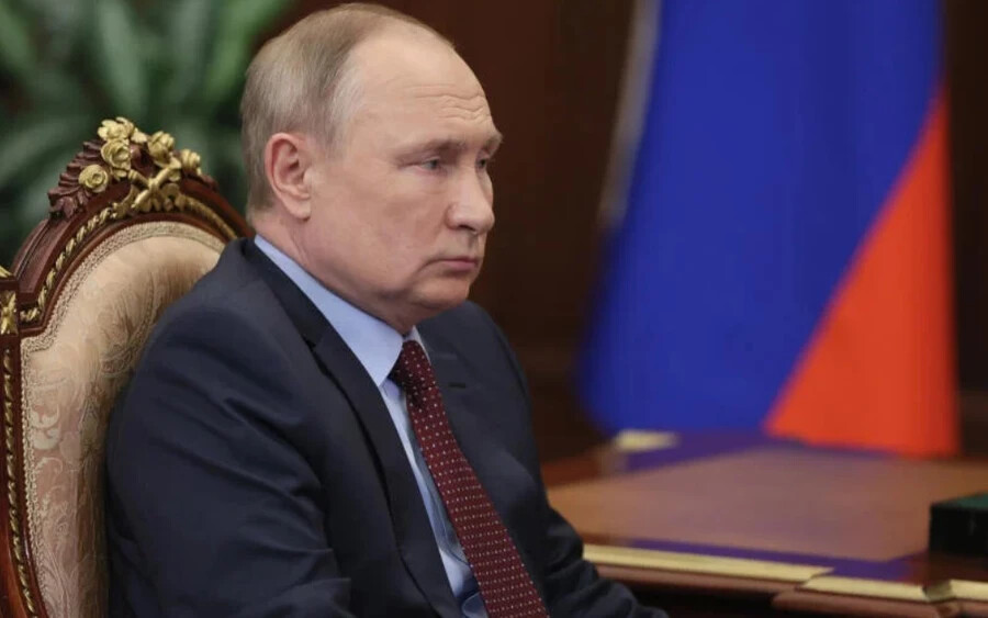 Putyin sápadt és puffadt megjelenésére azután figyeltek fel a közösségi média felhasználói, hogy az elnökről és Alekszandr Beglov szentpétervár polgármesteréről egy közös találkozón készült fotók kerültek fel az internetre