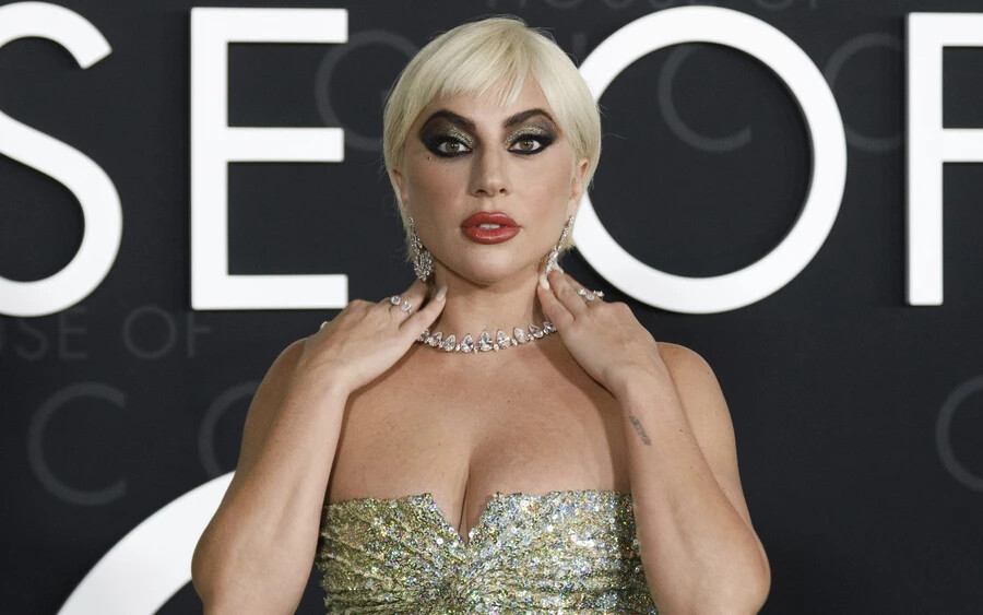 Lady Gaga Sejtették, hogy ez a csodálatos hangú énekesnő egykor napi 40 cigarettát szívott? Lady Gaga azonban már régen felhagyott a dohányzással, és ezt radikális módon tette. A „cold turky”-nek nevezett azonnali elvonás állítólag a legalkalmasabb módszer az erős dohányosok számára. Természetesen ki kell tartani.