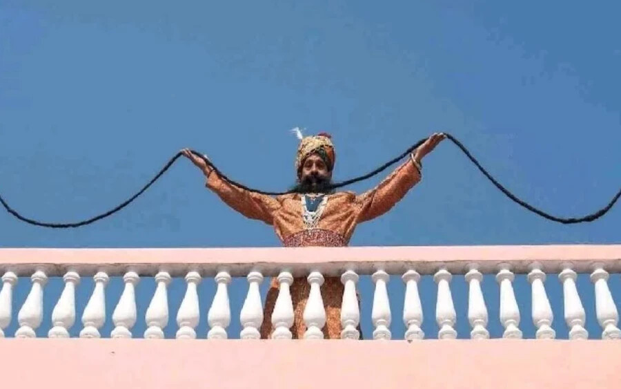 Ram Singh 37 éve nem vágta le a jelenleg 4 és fél méter hosszú szakállát. 