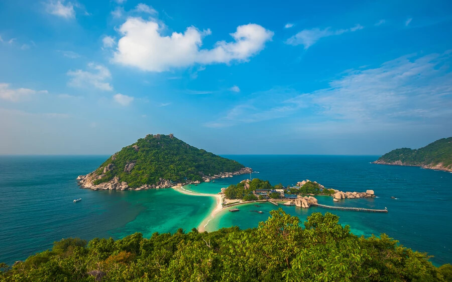 Ko Tao, Thaiföld: A gyéren lakott sziget valódi trópusi paradicsom, melynek szinte az egész gazdasága a turizmus köré épül.