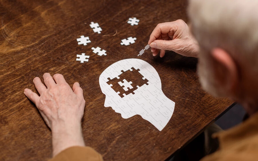 A kutatás során a szakemberek összesen 500 ember adatait elemezték. A résztvevők átlagéletkora 57 év volt. A vizsgálat kezdetekor egyik páciens sem szenvedett demenciában.