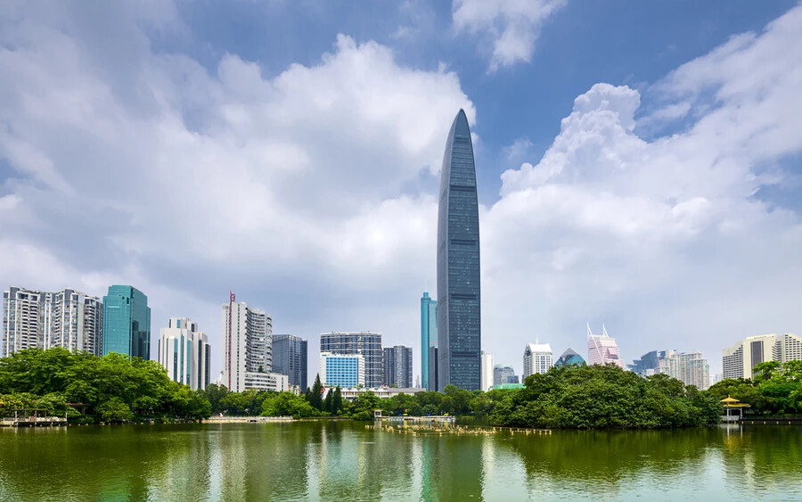 9. KK100, Sencsen: Szintén 34 euróért rátekinthetünk a kínai Sencsen városára annak második legmagasabb épületéről, pontosabban annak kilátójáról, melyet az angol építész, Sir Terry Farrell tervezett.