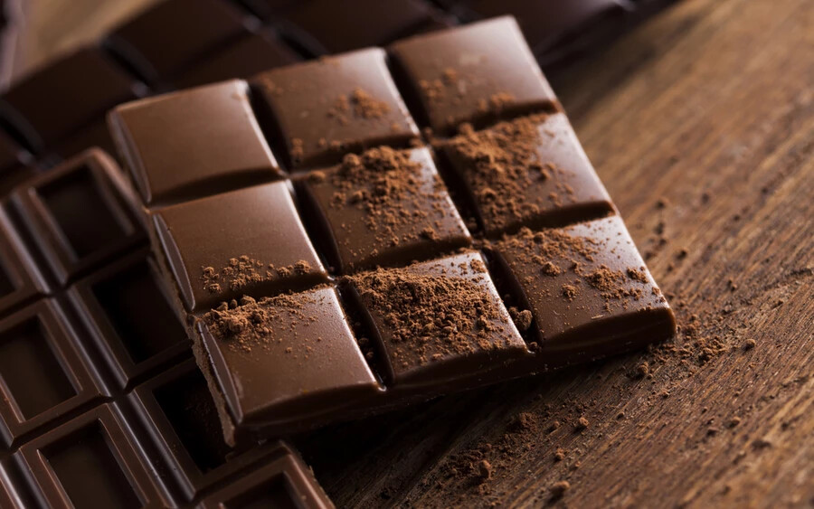 Minél nagyobb mennyiségben tartalmaz a csokoládé kakaót, annál nagyobb a tápértéke, és annál egészségesebb lesz. Így nem titok, hogy az étcsokoládéval járunk a legjobban.