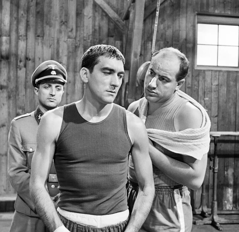 Boxer és a halál (1962) Első jelentős szerepe egy fogoly volt – egy boxer Peter Solan filmjében (Forrás: pluska.sk)