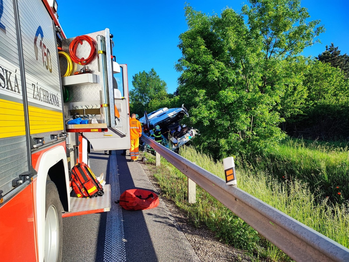 Súlyos baleset Galánta és Diószeg között – autóbusz és kamion ütközött