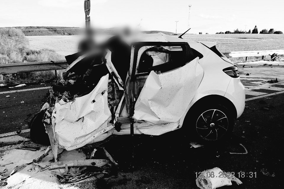 TRAGIKUS BALESET: Elhunyt a vétlen 40 éves sofőr, akivel egy ötéves gyerek is utazott