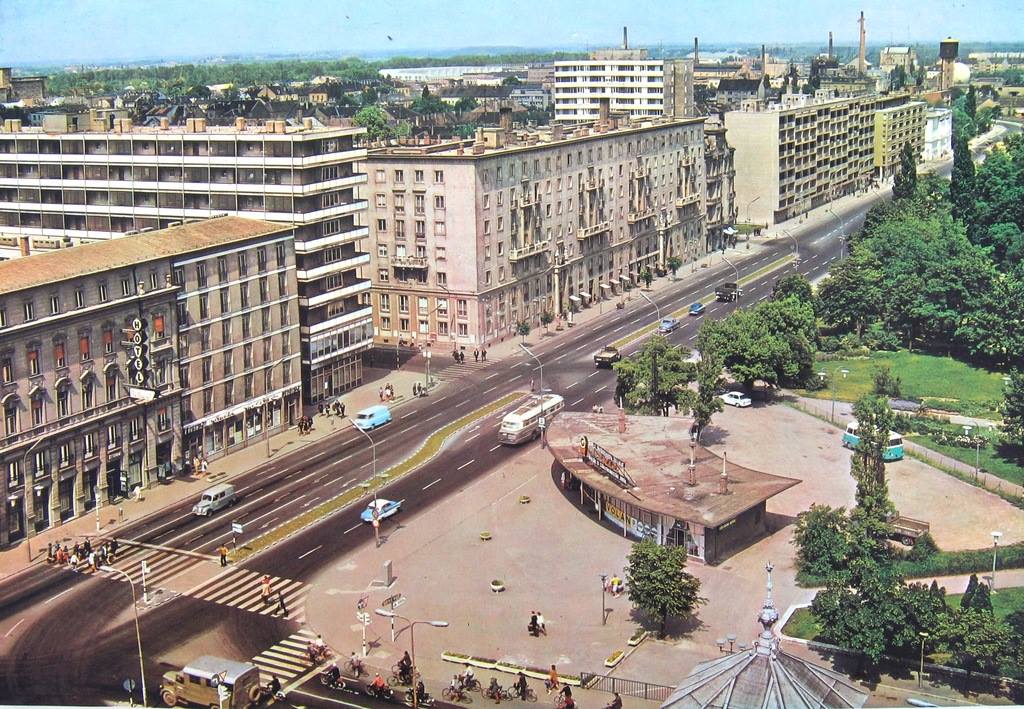Az 1970-ben készült képen még áll az Idegenforgalmi pavilon. A Régi Győrnek küldte Vidákovich Gábor. 