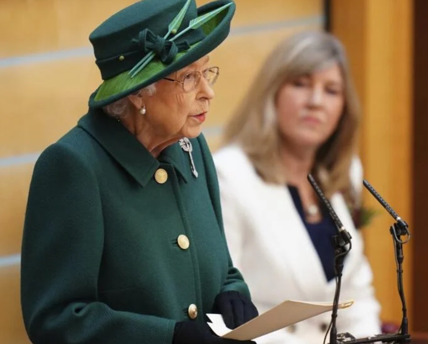 II. Erzsébet a skót parlamentben.