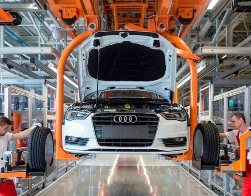 Az Audi autók sofőrjei végeztek a második helyen, 11,7 ponttal. 