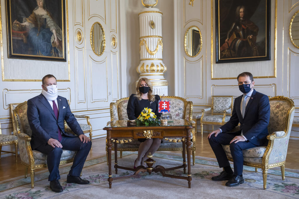 A házelnök Boris Kollár (Sme rodina), Zuzana Čaputová elnökasszony és Igor Matovič (OľaNO) miniszterelnök 2021. február 23-án találkoztak Pozsonyban a járványhelyzet miatt. Kép: Pluska / Jaroslav Novák