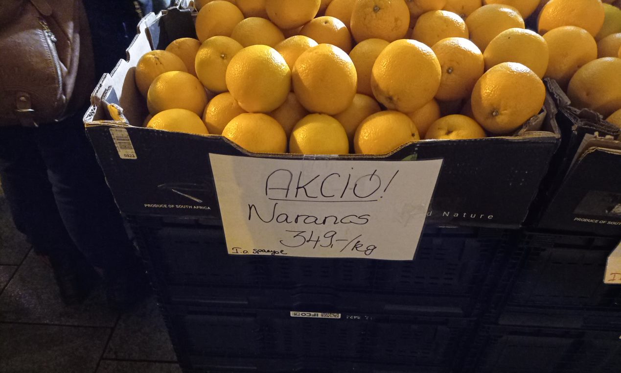 Akciós narancs: 349 forint/kg (95 cent) Fotó: Sudár Ágnes 